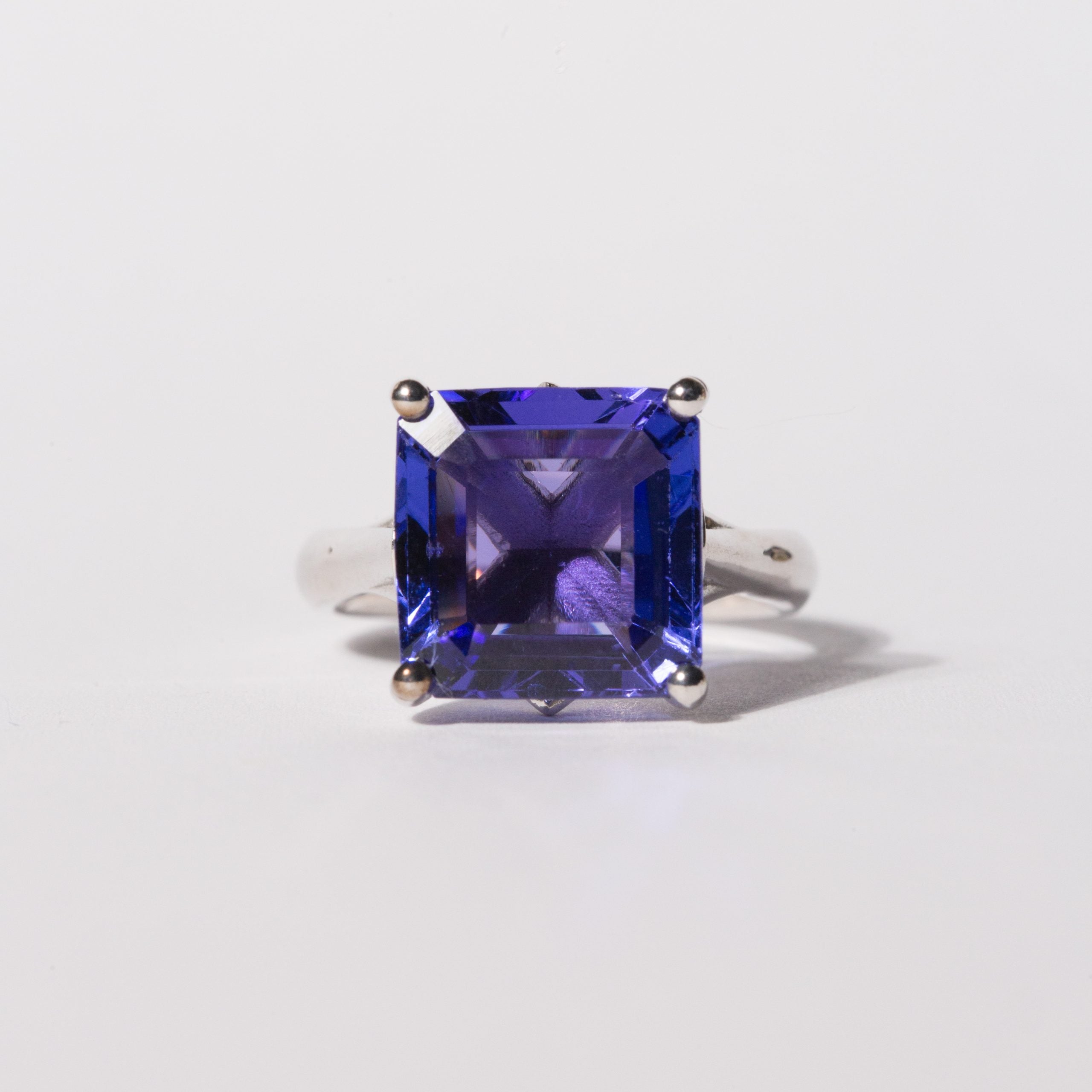 14ct White Gold Ladies 8ct Solitaire Tanzanite and Diamond Ring - 1102697 The_Diamond_box_South_Africa