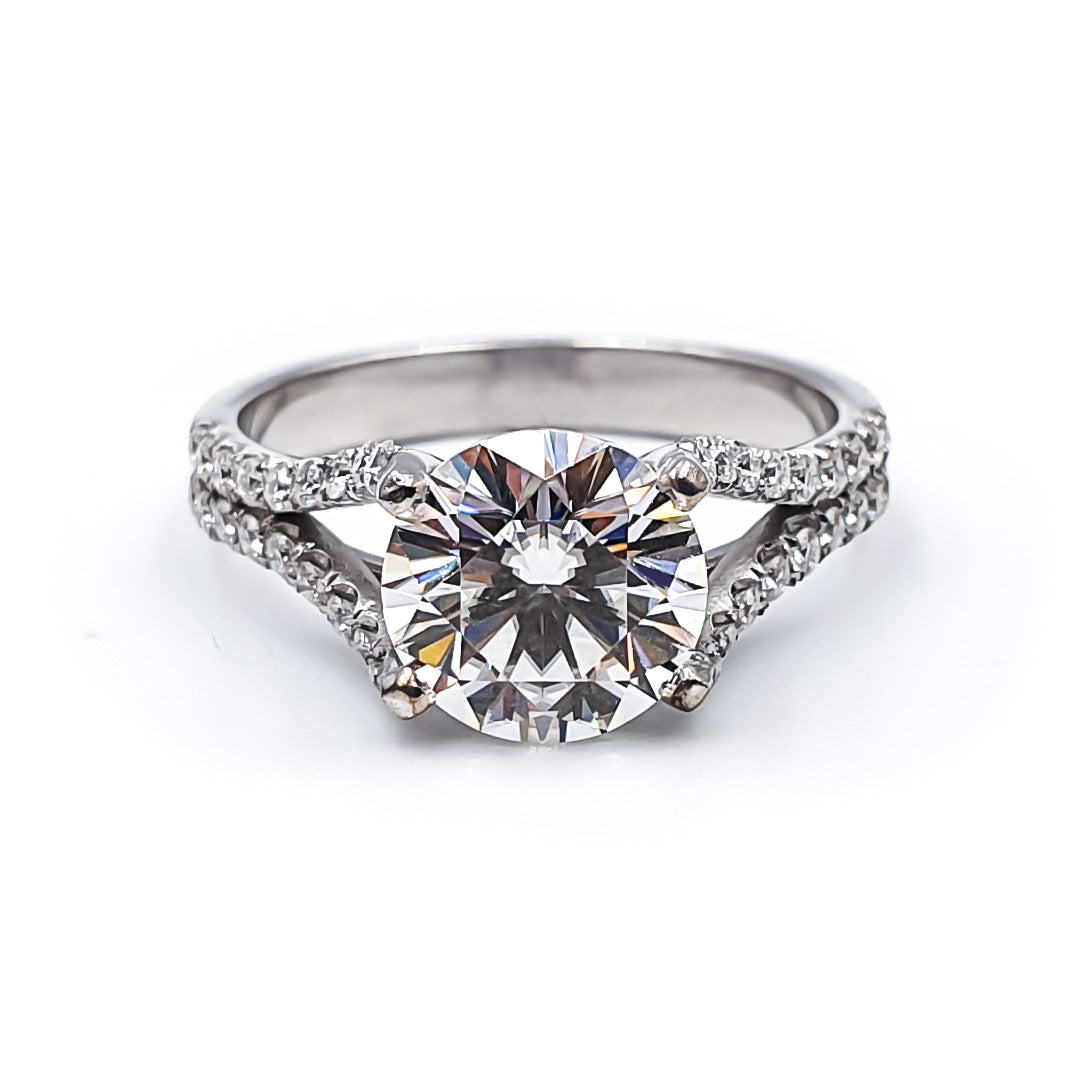 9ct White Gold Ladies 2,00ct Round Moissanite Split Shank  Engagement Ring The_Diamond_box_South_Africa